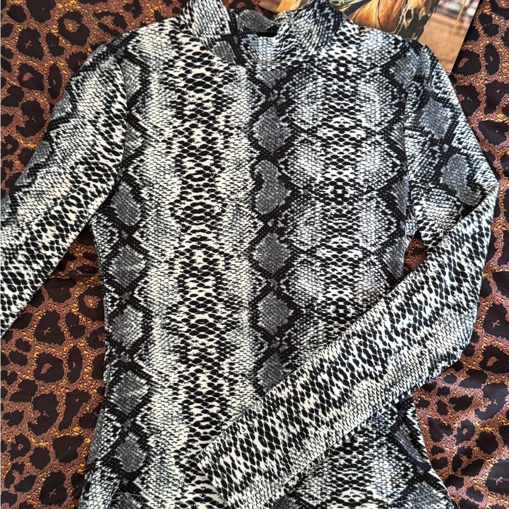 SHEIN Black & White Snake Print Long Sleeve Top